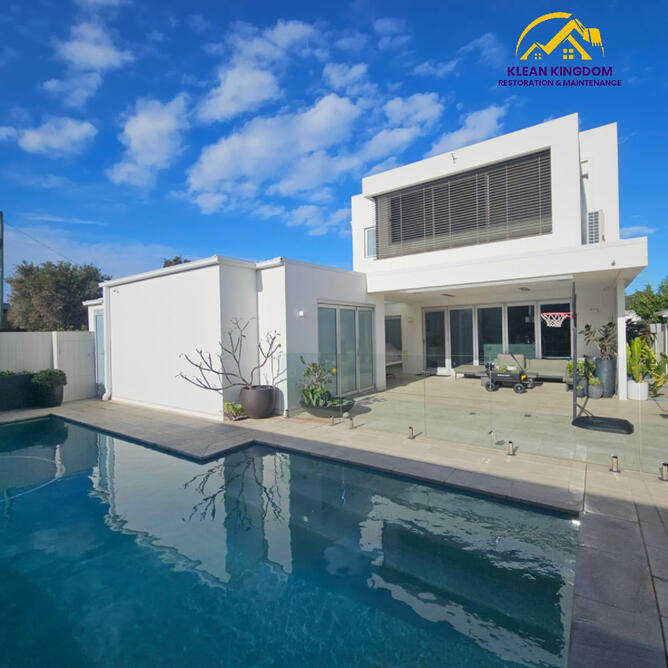 Stunning result at the rear of this Keeyeema home — clean render, sparkling pool surrounds, ready to enjoy. Rear exterior of a modern home in Keeyeema, Sydney, after house wash and pool surrounds cleaning by Klean Kingdom
