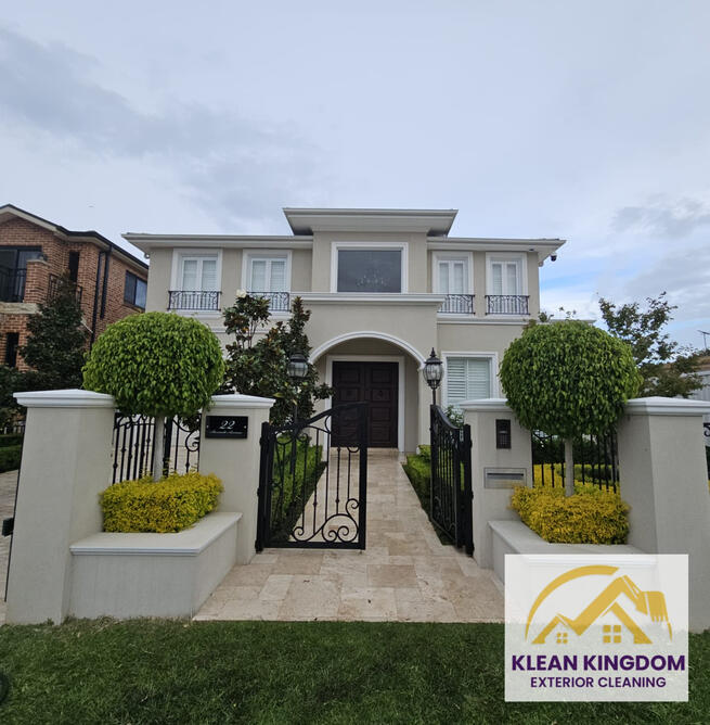 Pre-sale exterior uplift complete — driveway, house wash and fencing all transformed, delivering a result well beyond initial estimates. Pre-sale exterior clean of a two-storey rendered home — driveway, house wash and fencing transformed by Klean Kingdom, result exceeding estimates