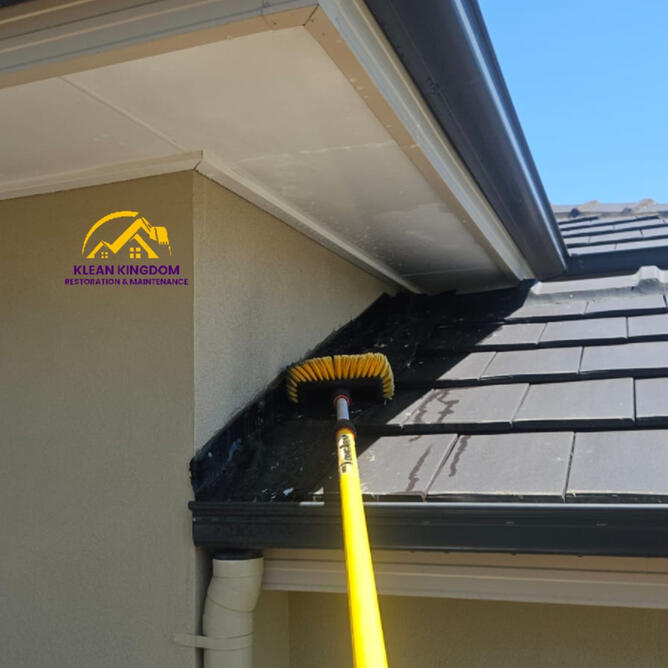 The details matter — hand-agitating eaves and gutter lines to lift years of dirt and organic growth during a pre-sale house wash in Manly. Klean Kingdom agitating years of dirt and organic growth from the eaves and gutter line during a pre-sale house wash in Manly, Sydney